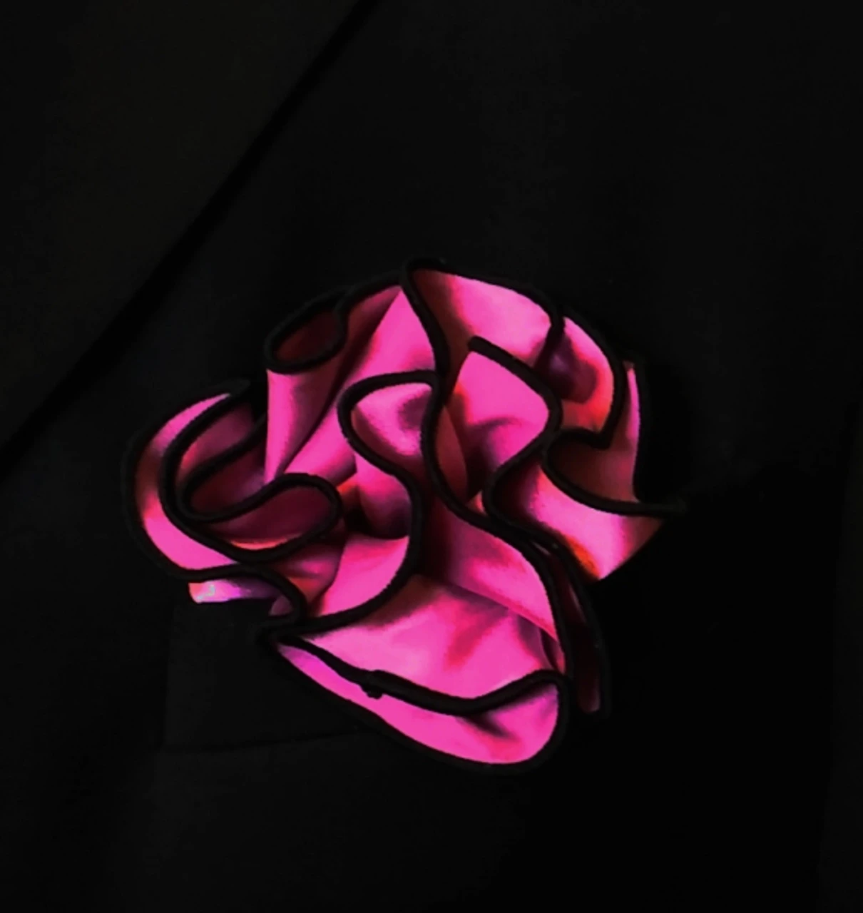 Antonio Ricci 2-in-1 Pouf Round Pocket Square - Black On Fuchsia Pink 3 Antonio Ricci 2-in-1 Pouf Round Pocket Square - Black On Fuchsia Pink