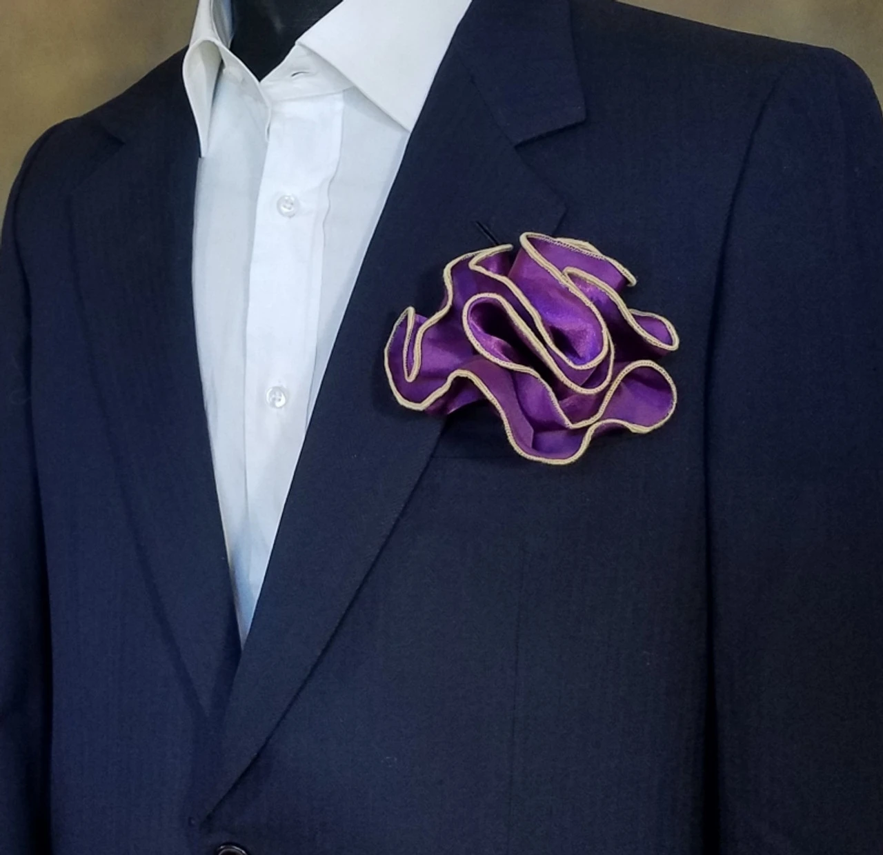 Antonio Ricci 2-in-1 Pouf Round Pocket Square - Light Gold On Purple 4 Antonio Ricci 2-in-1 Pouf Round Pocket Square - Light Gold On Purple - Image 2