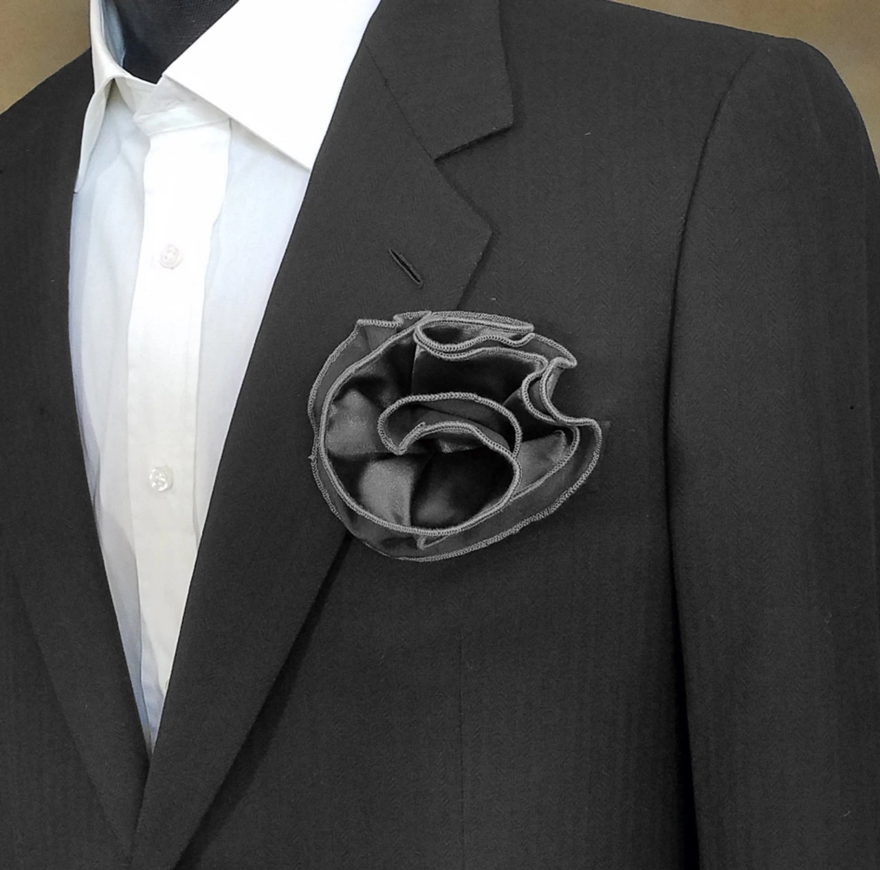 Antonio Ricci 2-in-1 Pouf Round Round Pocket Square - Charcoal On Charcoal 4 Antonio Ricci 2-in-1 Pouf Round Round Pocket Square - Charcoal On Charcoal - Image 2