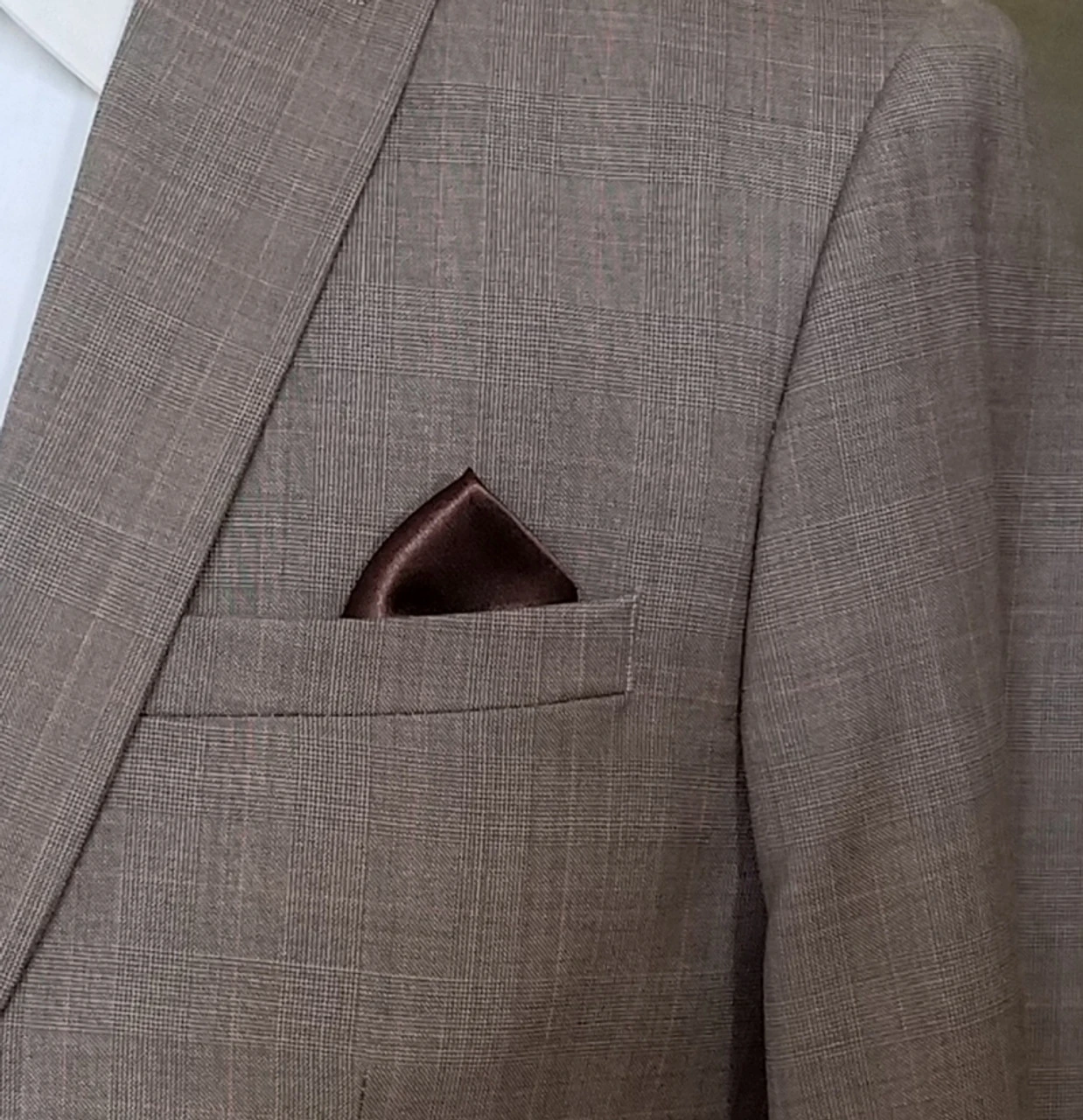 Antonio Ricci 2-in-1 Pouf Round Pocket Square - Ivory On Brown 6 Antonio Ricci 2-in-1 Pouf Round Pocket Square - Ivory On Brown - Image 4