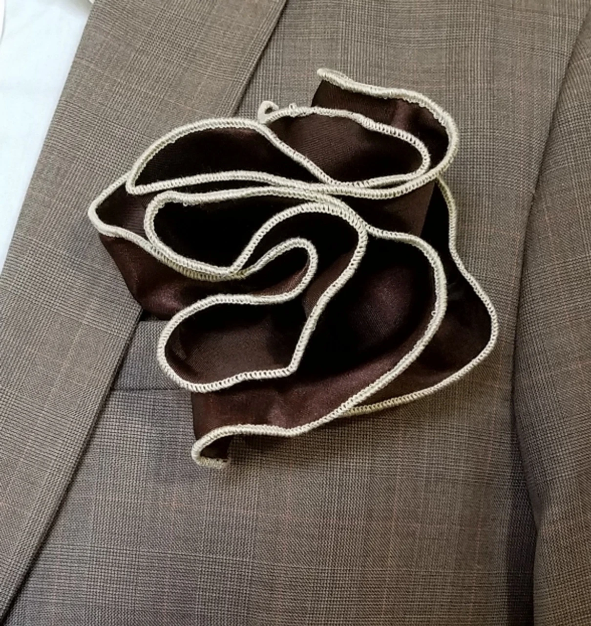 Antonio Ricci 2-in-1 Pouf Round Pocket Square - Ivory On Brown 3 Antonio Ricci 2-in-1 Pouf Round Pocket Square - Ivory On Brown