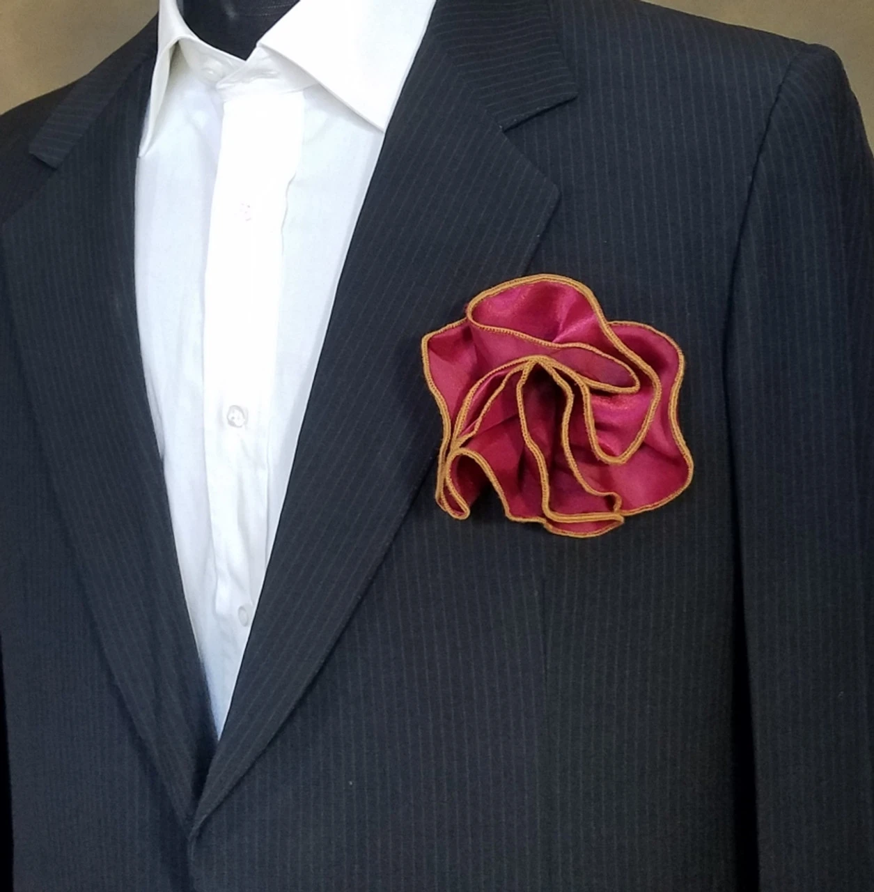 Antonio Ricci 2-in-1 Pouf Round Pocket Square - Gold On Burgundy 4 Antonio Ricci 2-in-1 Pouf Round Pocket Square - Gold On Burgundy - Image 2