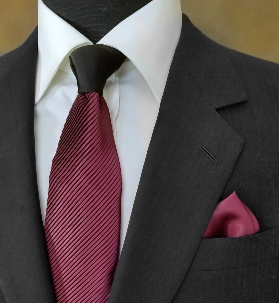 Antonio Ricci Contrasting Pleated Tie With Pocket Square - Wine 4 Antonio Ricci Contrasting Pleated Tie With Pocket Square - Wine - Image 2