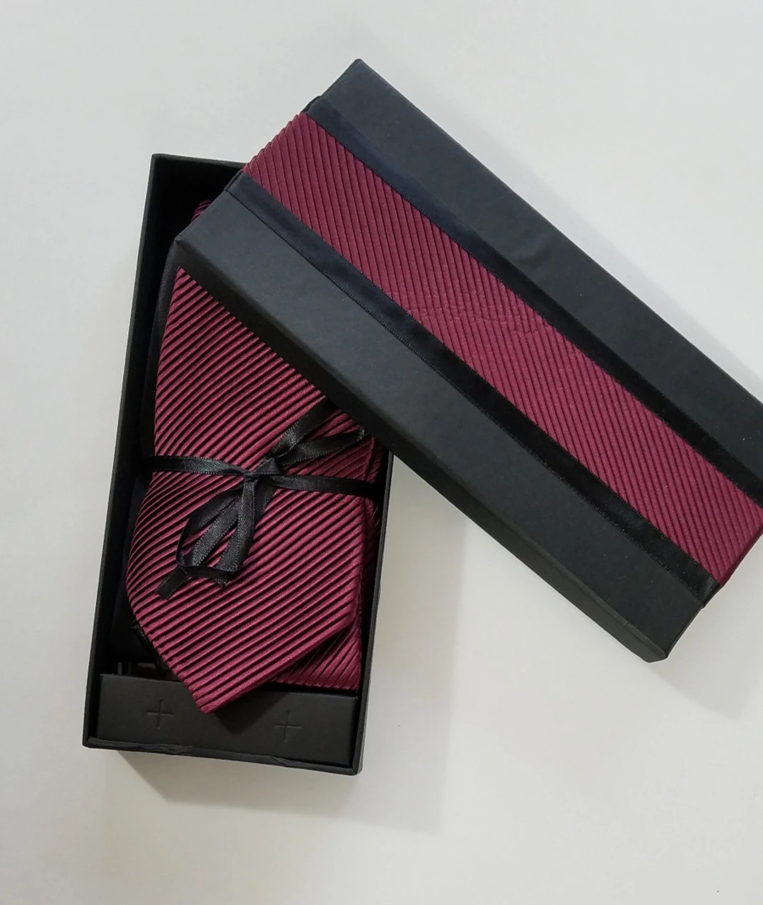 Antonio Ricci Contrasting Pleated Tie With Pocket Square - Wine 7 Antonio Ricci Contrasting Pleated Tie With Pocket Square - Wine - Image 5
