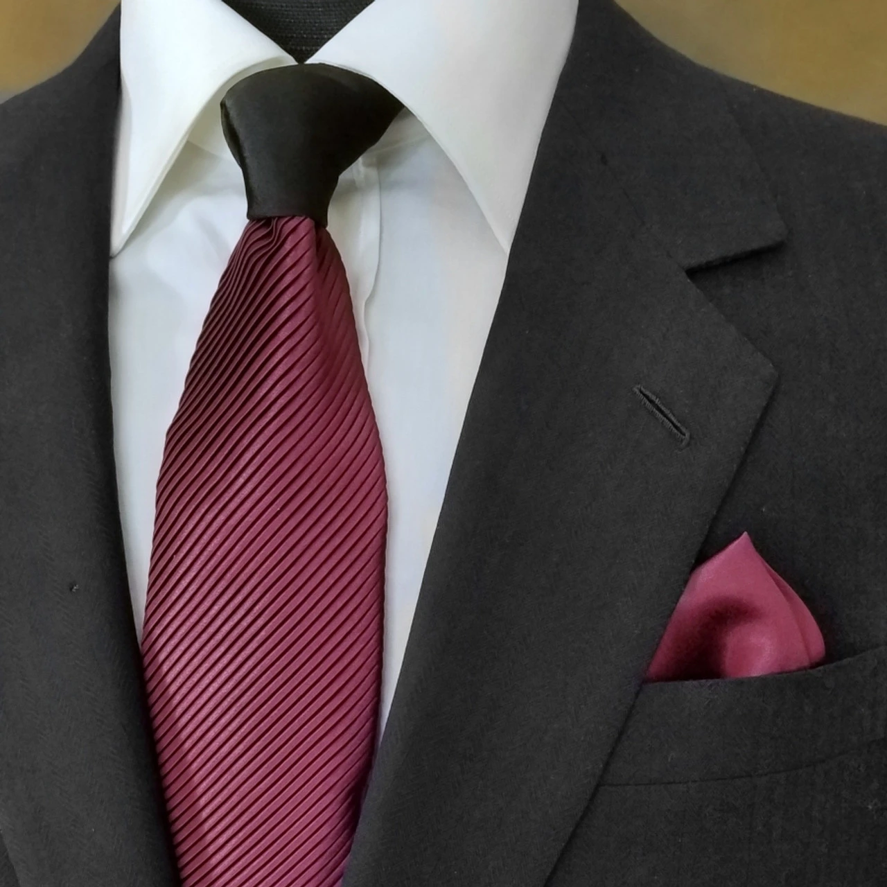 Antonio Ricci Contrasting Pleated Tie With Pocket Square - Wine 8 Antonio Ricci Contrasting Pleated Tie With Pocket Square - Wine - Image 6