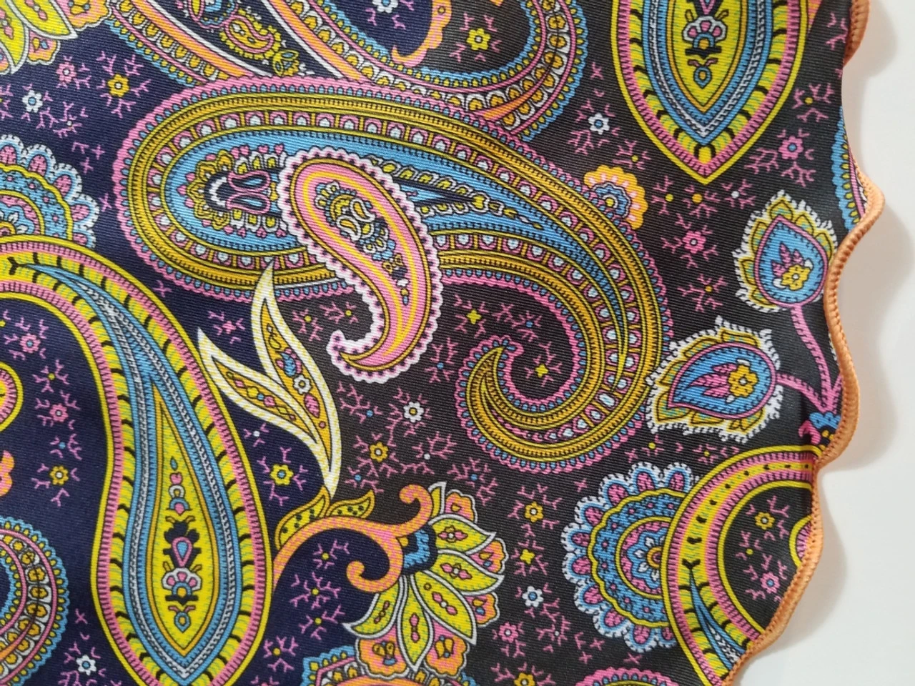 Peach Paisley 2-in-1 Pouf Round Pocket Square 8 Peach Paisley 2-in-1 Pouf Round Pocket Square - Image 6