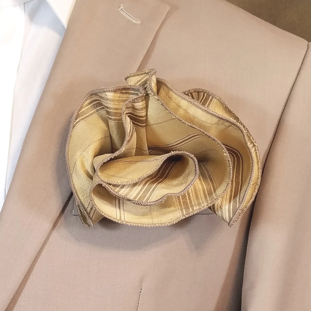 Antonio Ricci 2-in-1 Gold & Tan 100% Dupioni Silk Pouf Round Pocket Square 7 Antonio Ricci 2-in-1 Gold & Tan 100% Dupioni Silk Pouf Round Pocket Square - Image 5