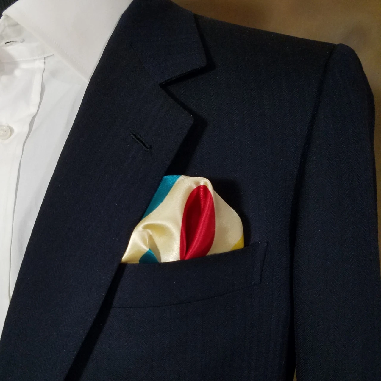 Antonio Ricci 2-in-1 Pouf Round Pocket Square - Large Polka Dots On Cream 6 Antonio Ricci 2-in-1 Pouf Round Pocket Square - Large Polka Dots On Cream - Image 4