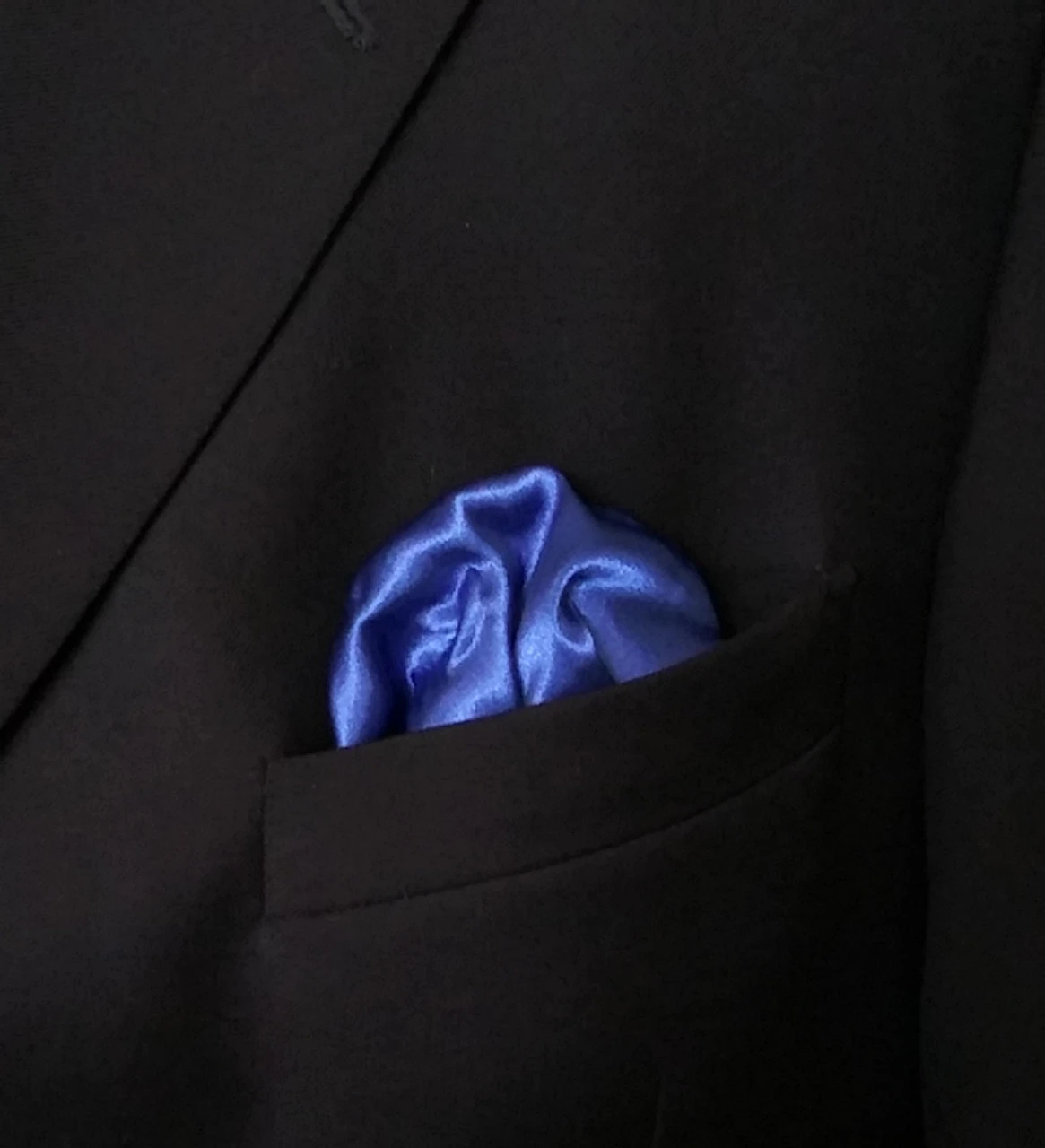 Antonio Ricci 2-in-1 Pouf Round Pocket Square - Black On Royal Blue 5 Antonio Ricci 2-in-1 Pouf Round Pocket Square - Black On Royal Blue - Image 3